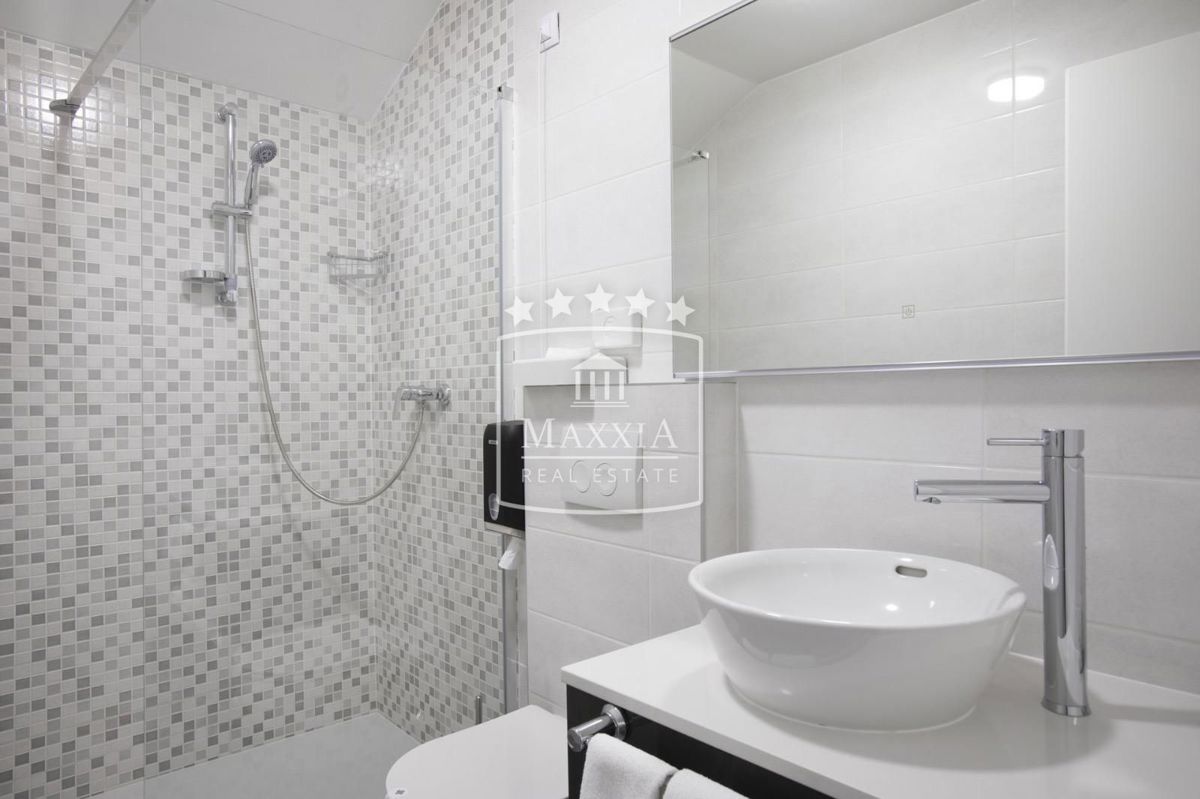 Albergo Pag, 1.200m2