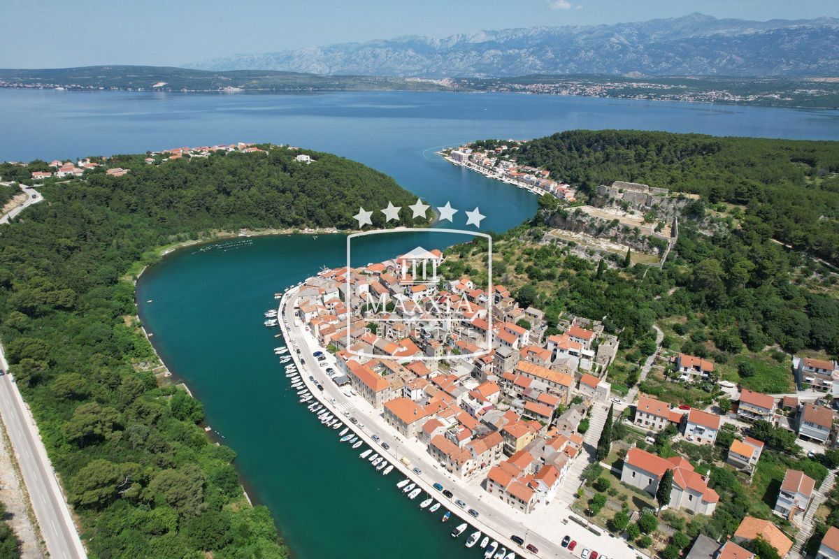 Terreno Novigrad, 2.376m2