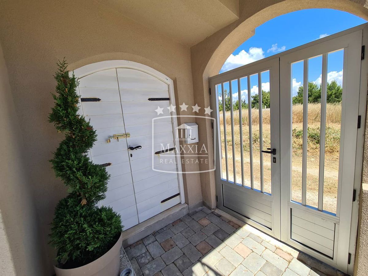 Privlaka – MAXXIA EXCLUSIVE – Oasi Mediterranea a 40 m dal Mare con Due Appartamenti!