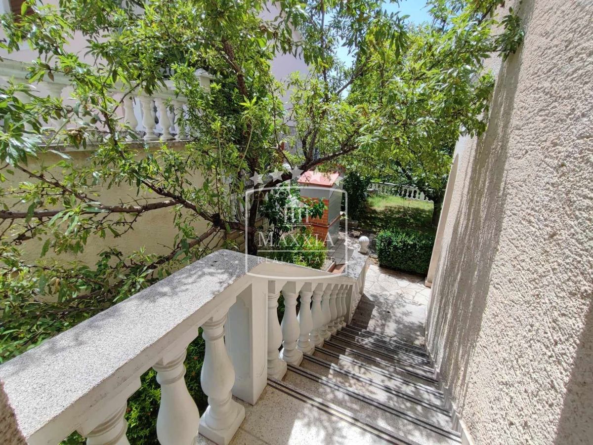 Casa Starigrad, 445,80m2