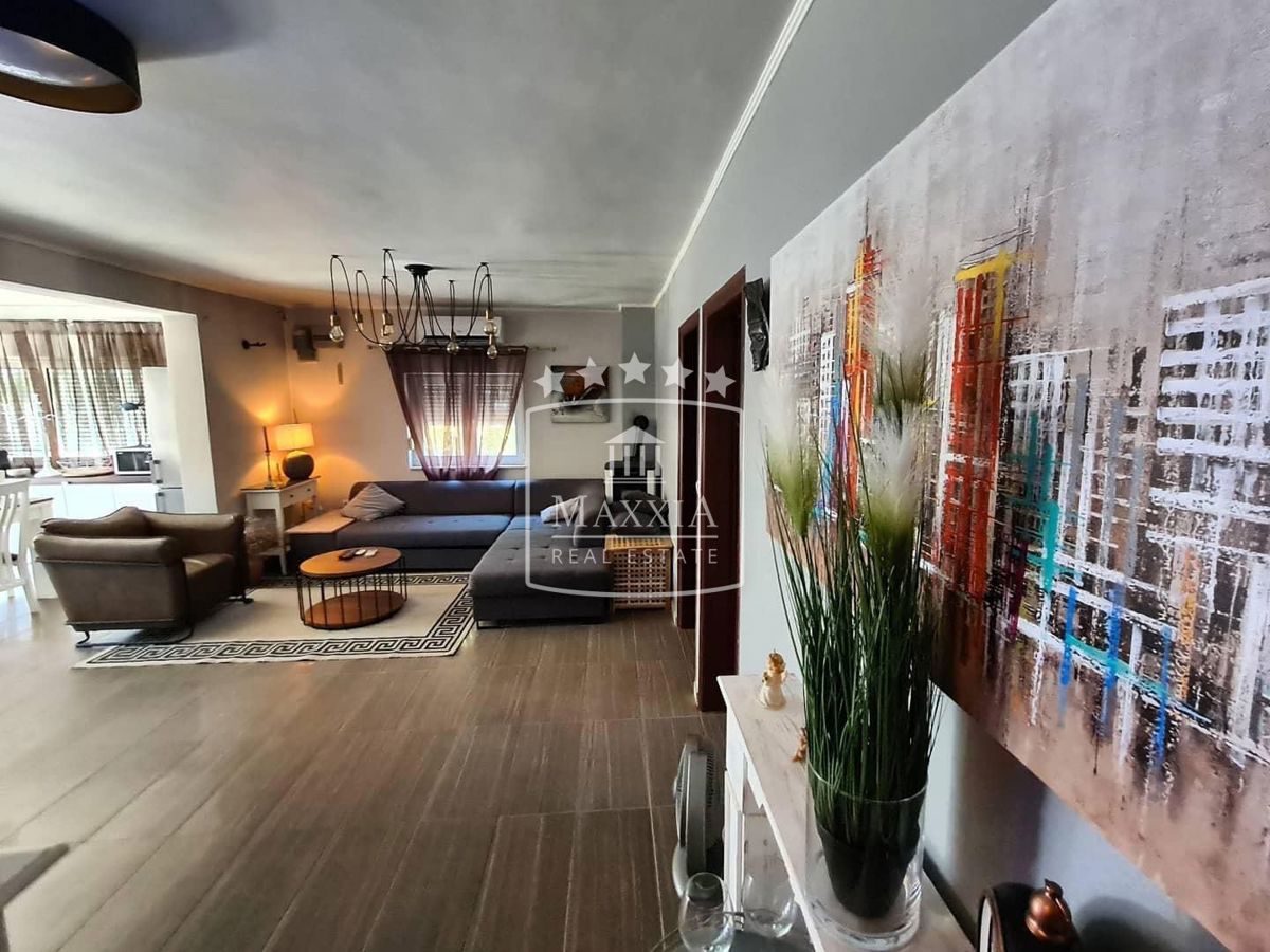 Privlaka – MAXXIA EXCLUSIVE – Oasi Mediterranea a 40 m dal Mare con Due Appartamenti!