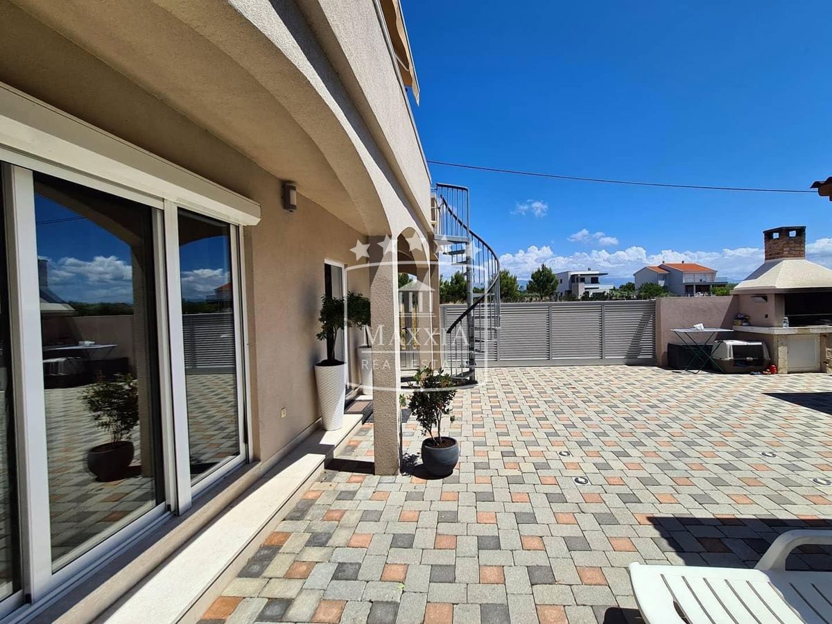 Privlaka – MAXXIA EXCLUSIVE – Oasi Mediterranea a 40 m dal Mare con Due Appartamenti!