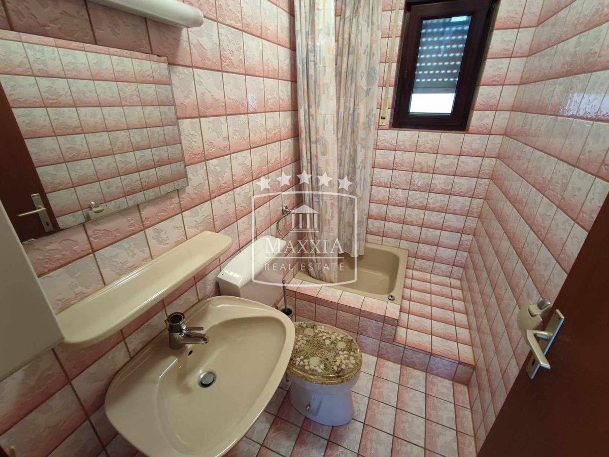 Casa Starigrad, 445,80m2