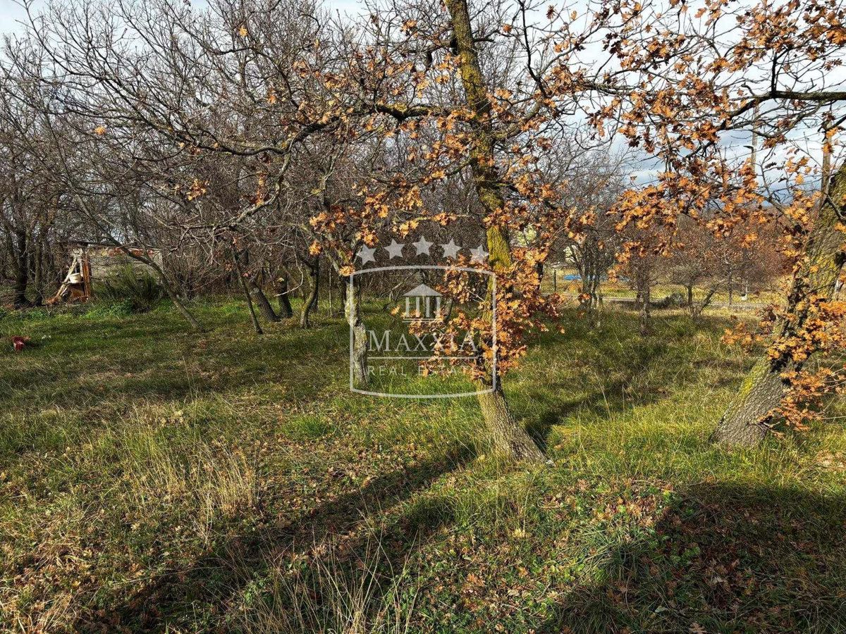 Terreno Poličnik, 678m2