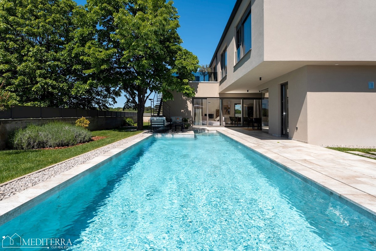 Villa circondata da un vigneto, vicino al centro di Novigrad, in Istria