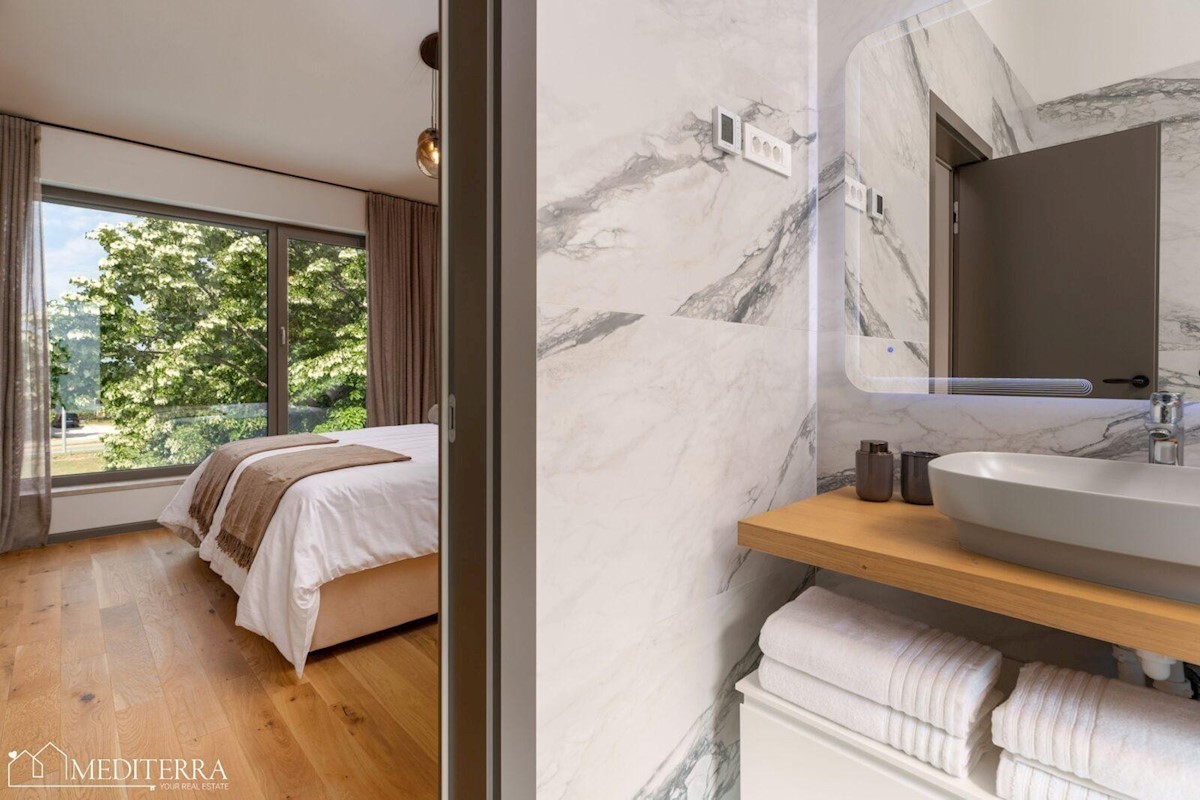 Villa circondata da un vigneto, vicino al centro di Novigrad, in Istria