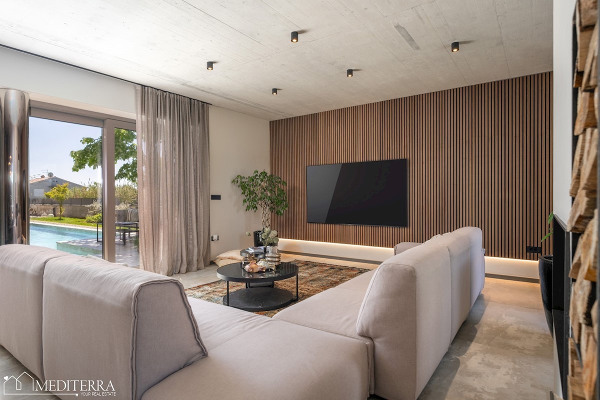 Villa circondata da un vigneto, vicino al centro di Novigrad, in Istria