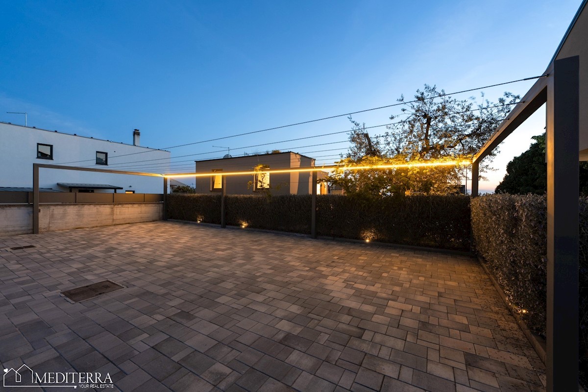 Villa circondata da un vigneto, vicino al centro di Novigrad, in Istria