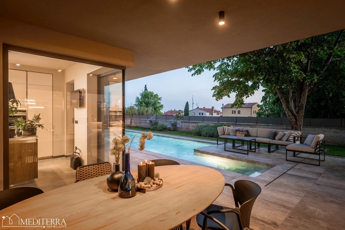 Villa circondata da un vigneto, vicino al centro di Novigrad, in Istria