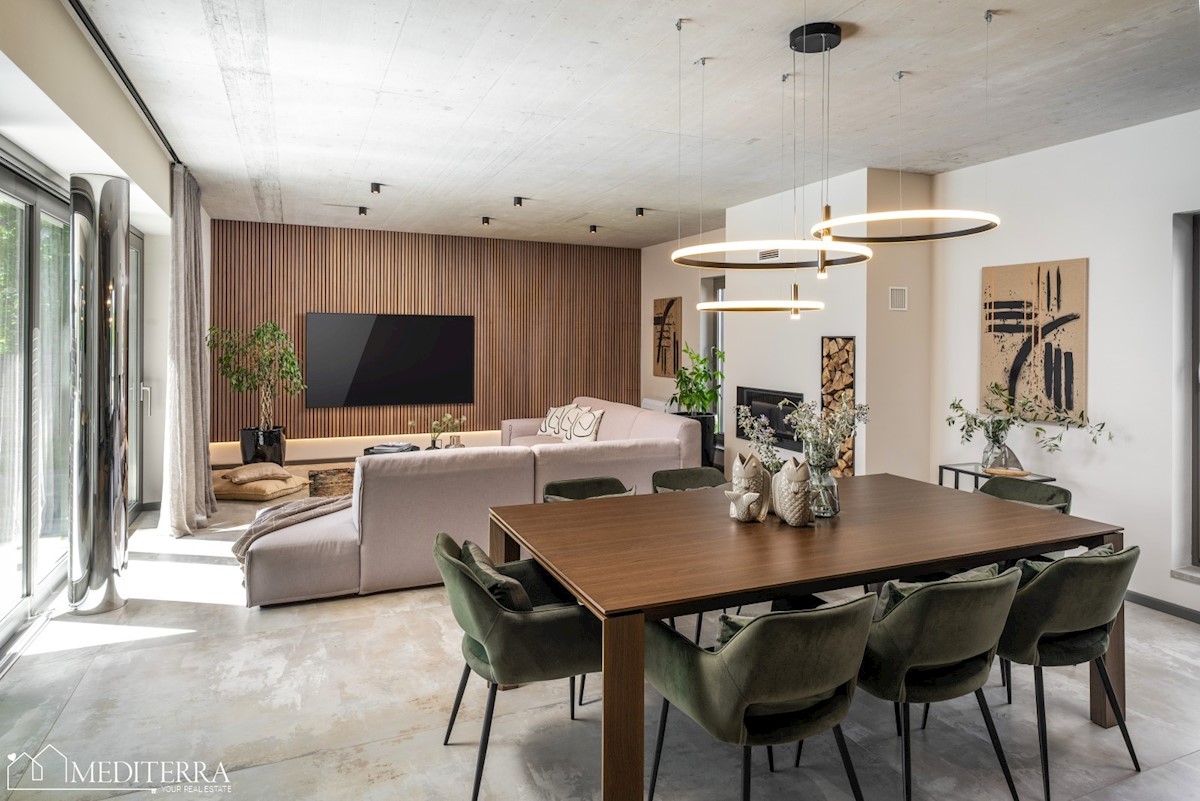 Villa circondata da un vigneto, vicino al centro di Novigrad, in Istria