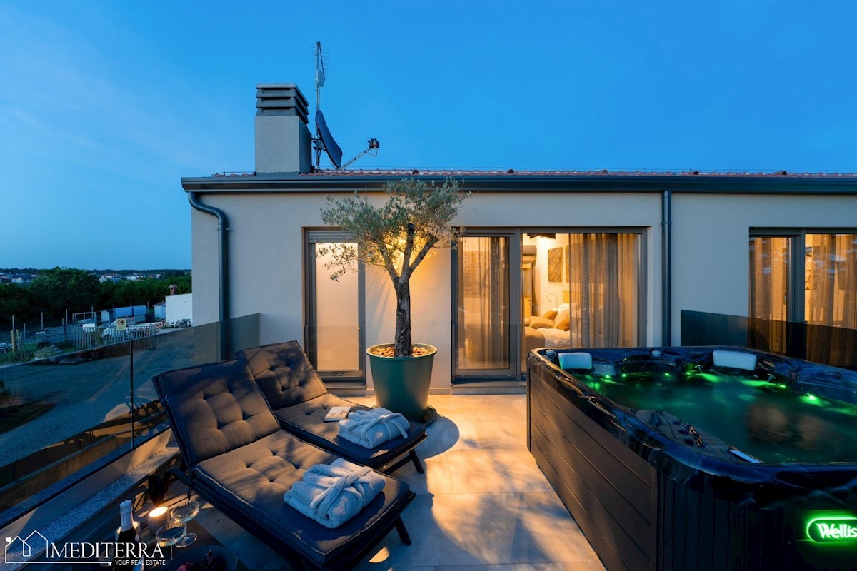 Villa circondata da un vigneto, vicino al centro di Novigrad, in Istria