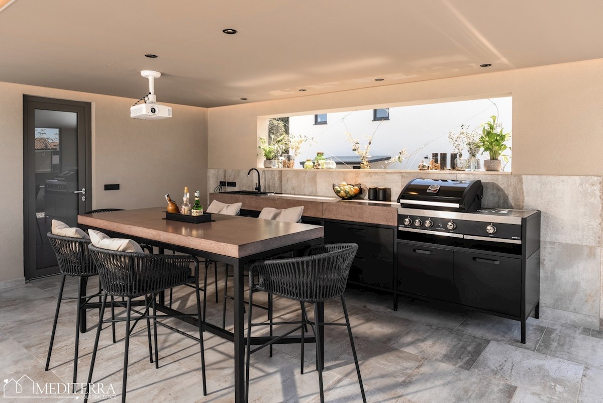 Villa circondata da un vigneto, vicino al centro di Novigrad, in Istria