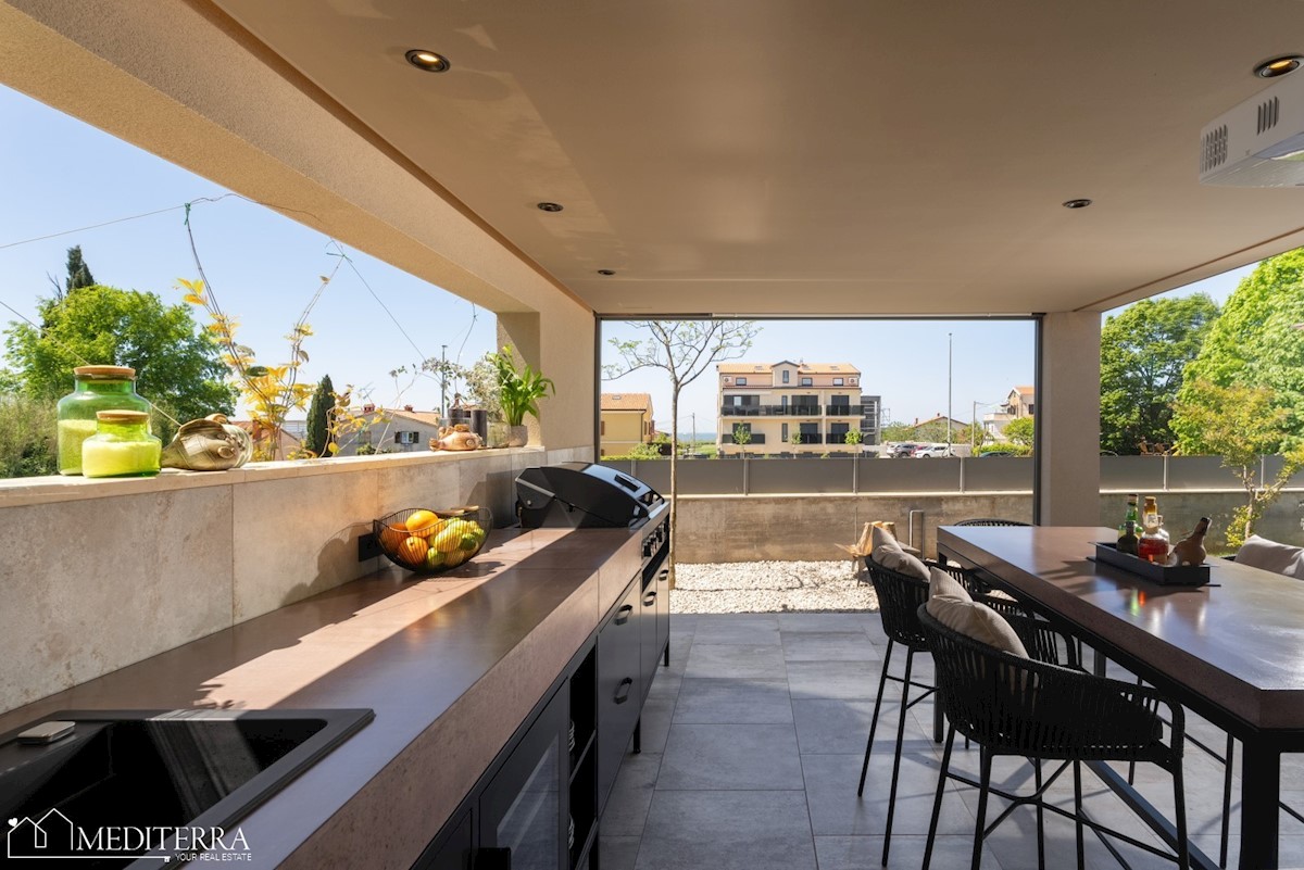 Villa circondata da un vigneto, vicino al centro di Novigrad, in Istria