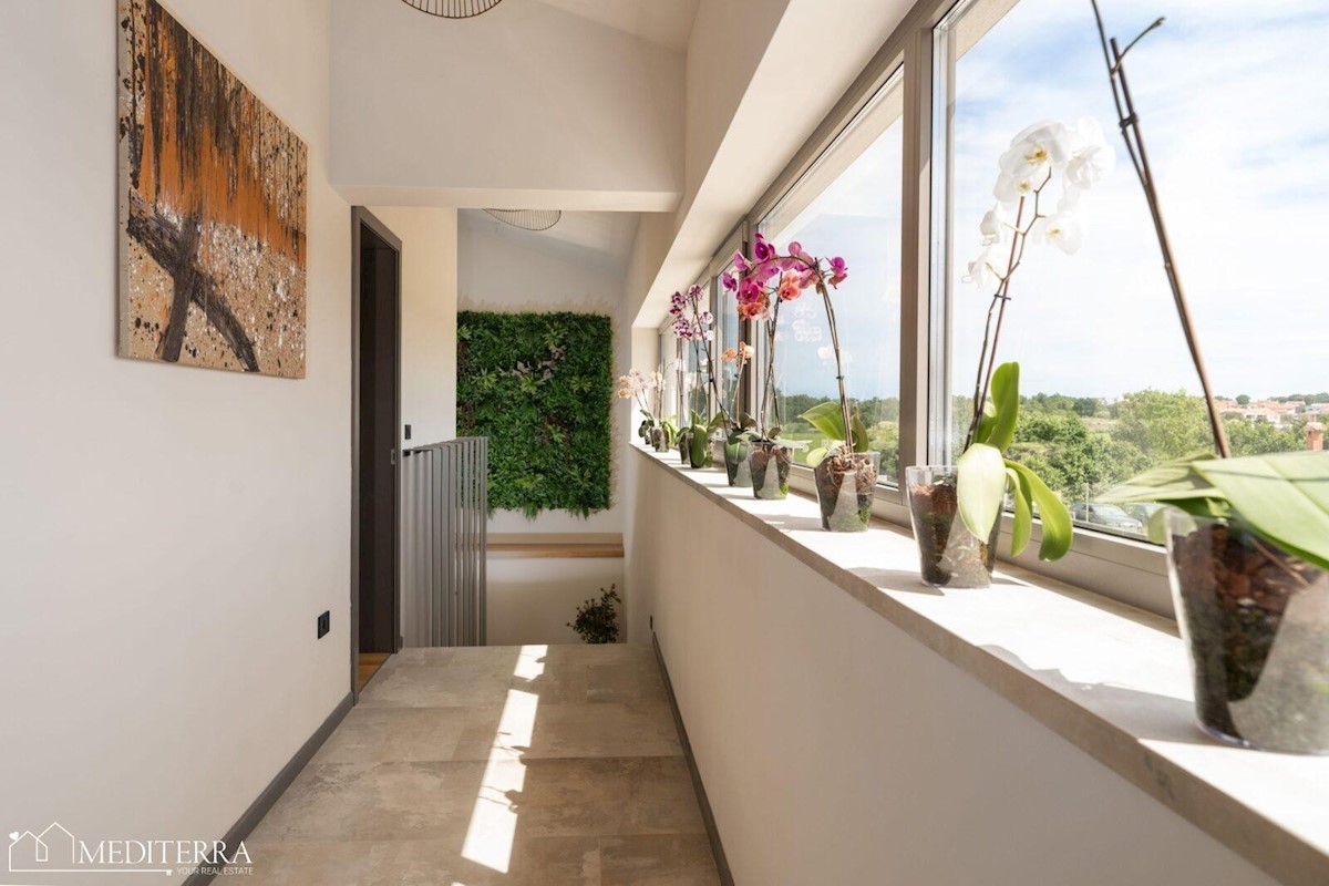 Villa circondata da un vigneto, vicino al centro di Novigrad, in Istria