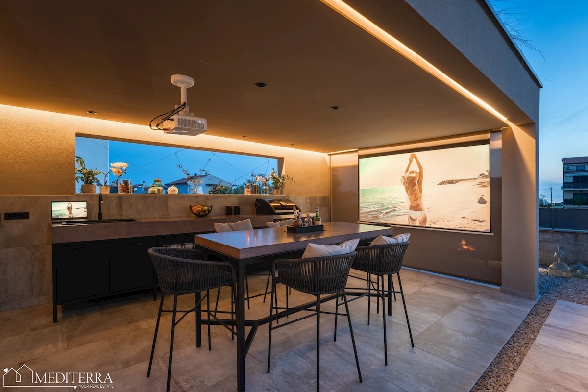 Villa circondata da un vigneto, vicino al centro di Novigrad, in Istria