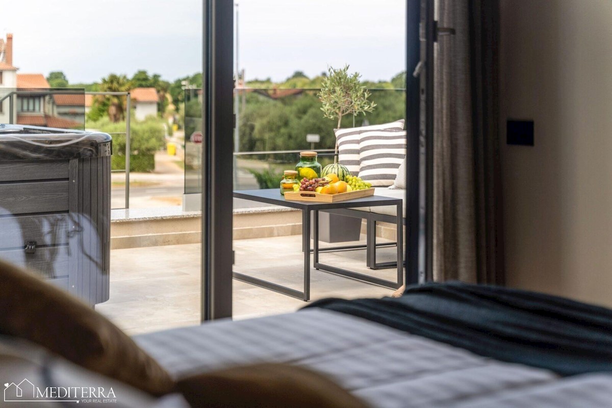 Villa circondata da un vigneto, vicino al centro di Novigrad, in Istria