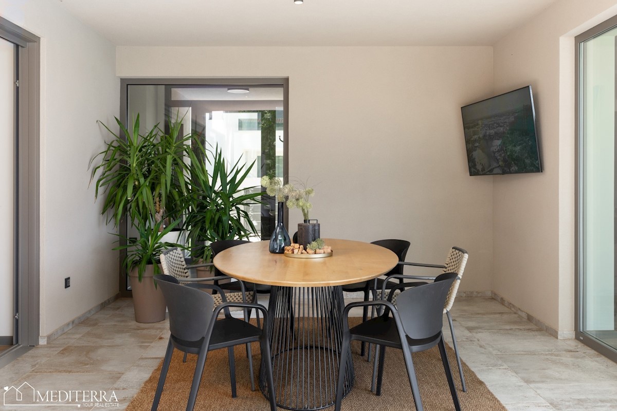 Villa circondata da un vigneto, vicino al centro di Novigrad, in Istria