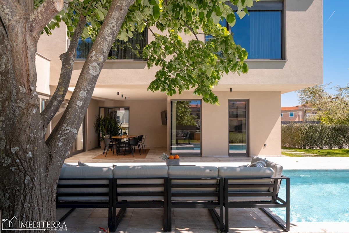 Villa circondata da un vigneto, vicino al centro di Novigrad, in Istria