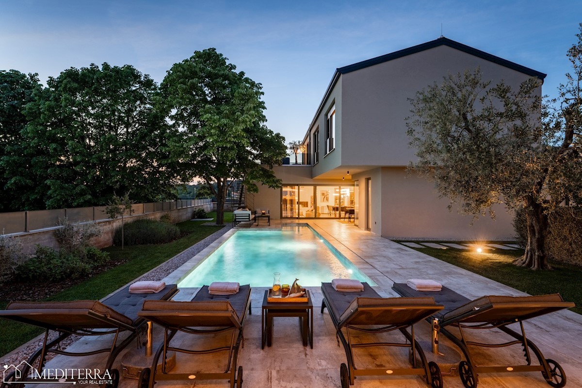 Villa circondata da un vigneto, vicino al centro di Novigrad, in Istria