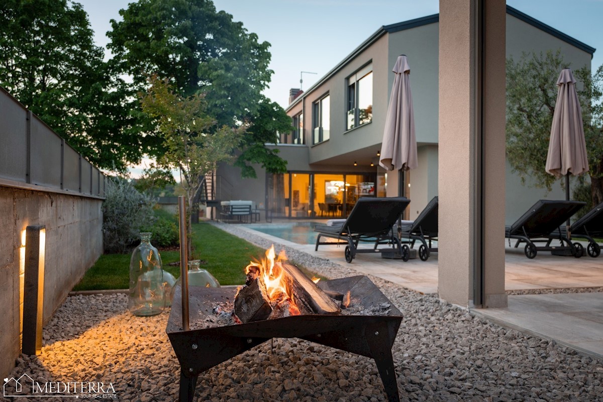 Villa circondata da un vigneto, vicino al centro di Novigrad, in Istria