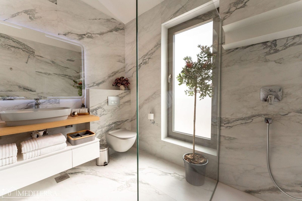 Villa circondata da un vigneto, vicino al centro di Novigrad, in Istria