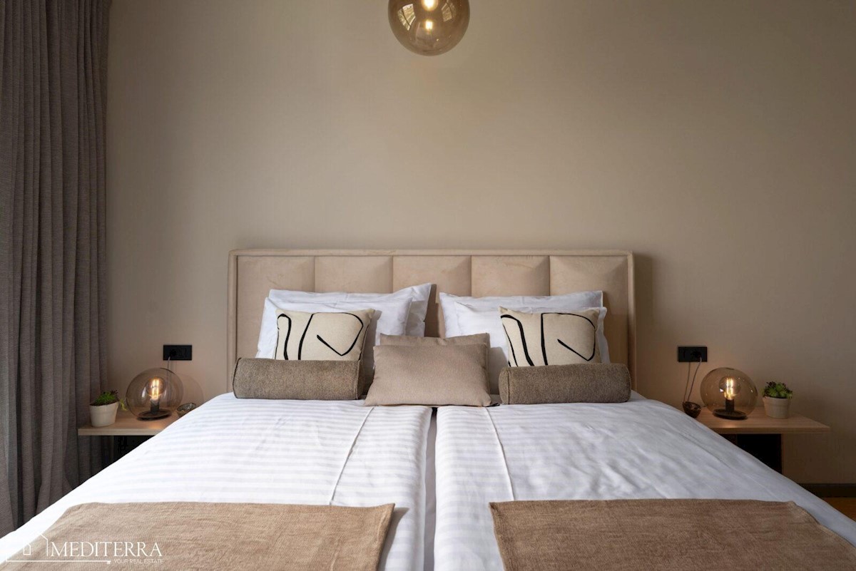 Villa circondata da un vigneto, vicino al centro di Novigrad, in Istria