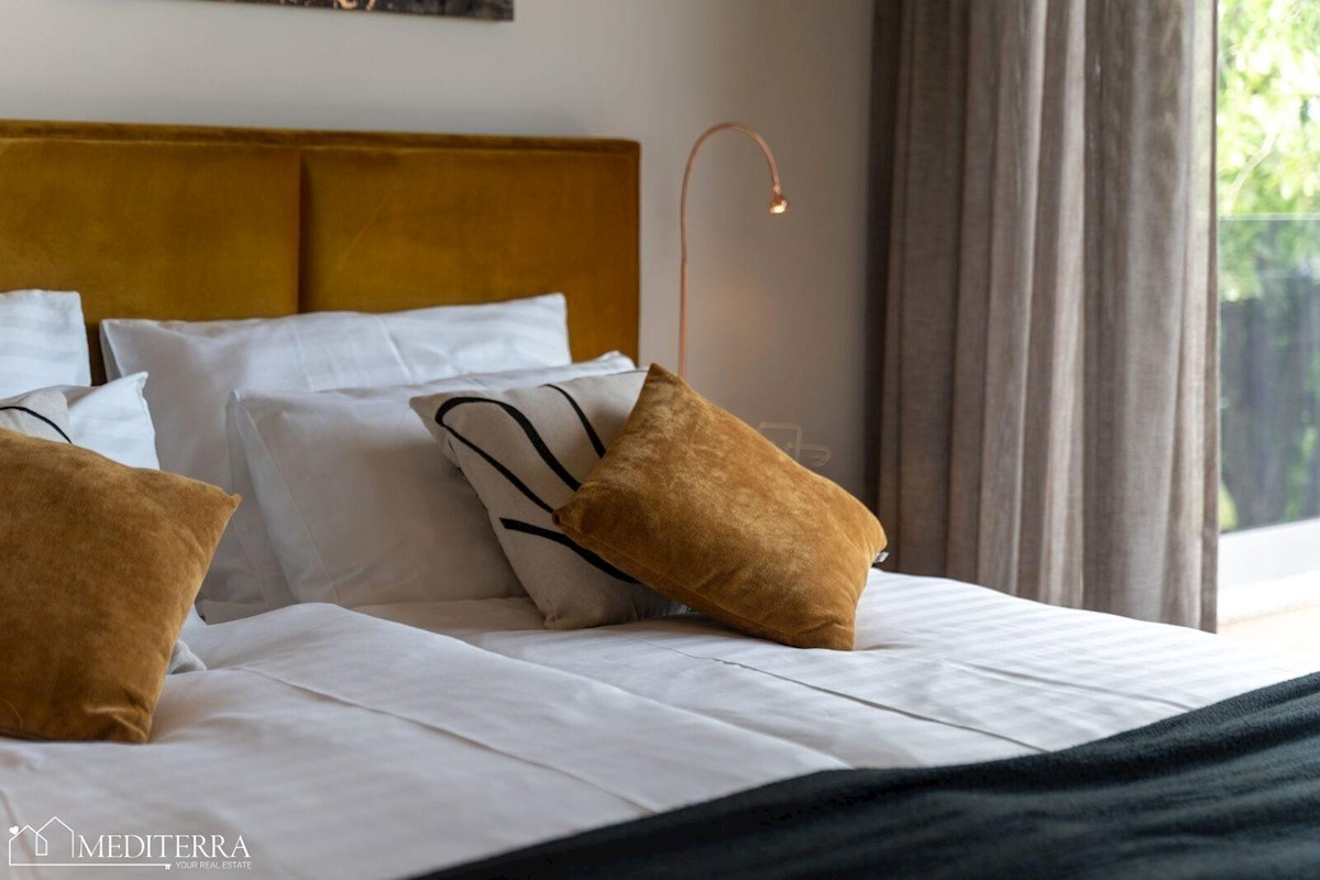 Villa circondata da un vigneto, vicino al centro di Novigrad, in Istria