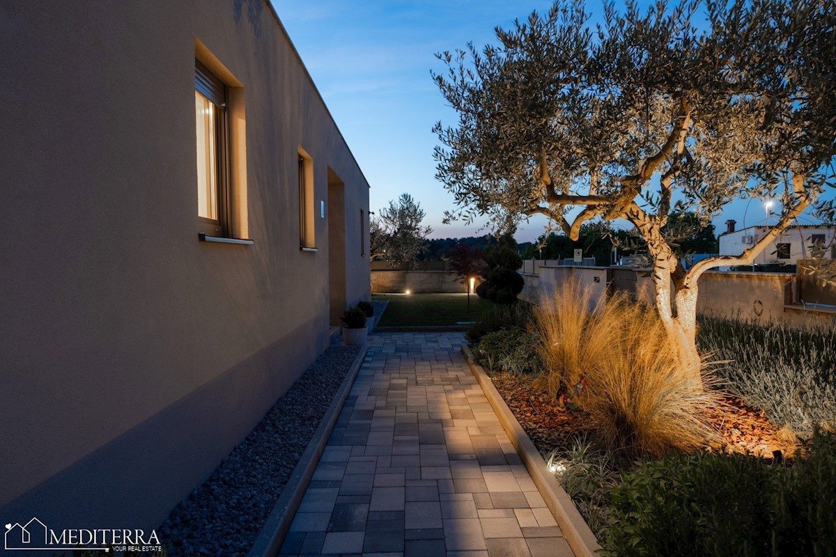 Villa circondata da un vigneto, vicino al centro di Novigrad, in Istria