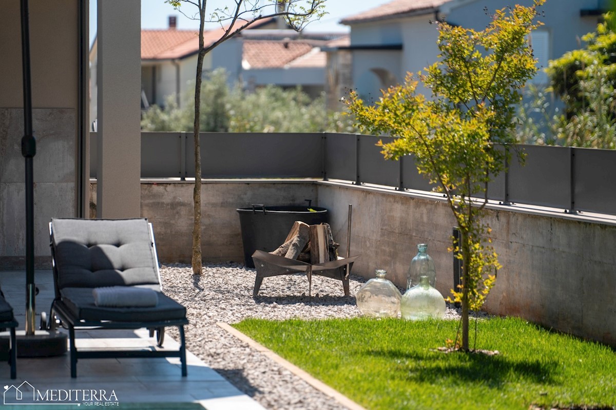 Villa circondata da un vigneto, vicino al centro di Novigrad, in Istria