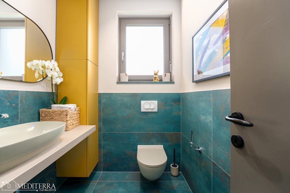 Villa circondata da un vigneto, vicino al centro di Novigrad, in Istria