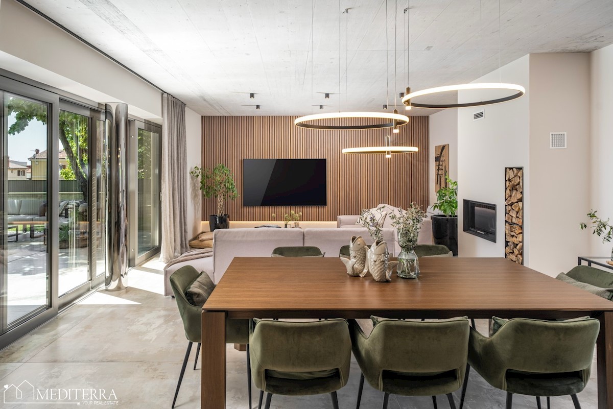 Villa circondata da un vigneto, vicino al centro di Novigrad, in Istria