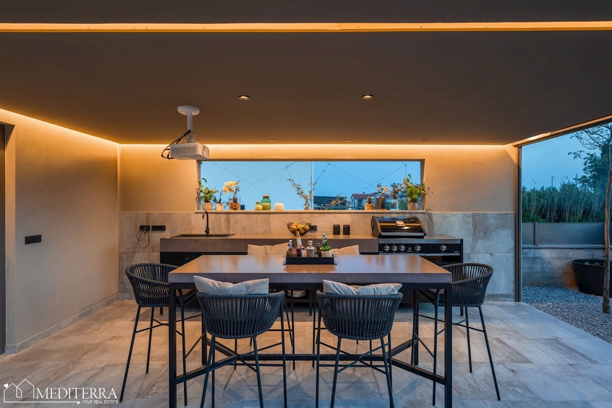 Villa circondata da un vigneto, vicino al centro di Novigrad, in Istria