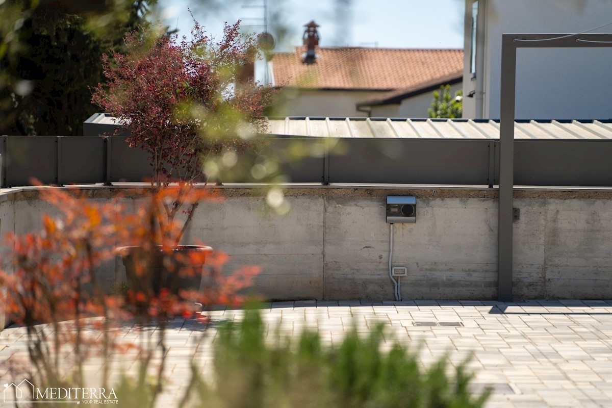 Villa circondata da un vigneto, vicino al centro di Novigrad, in Istria