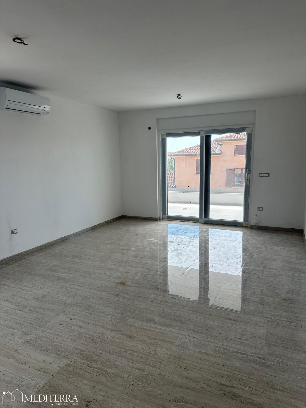 Appartamento al 2° piano con bellissima vista sul mare, Cittanova, Istria