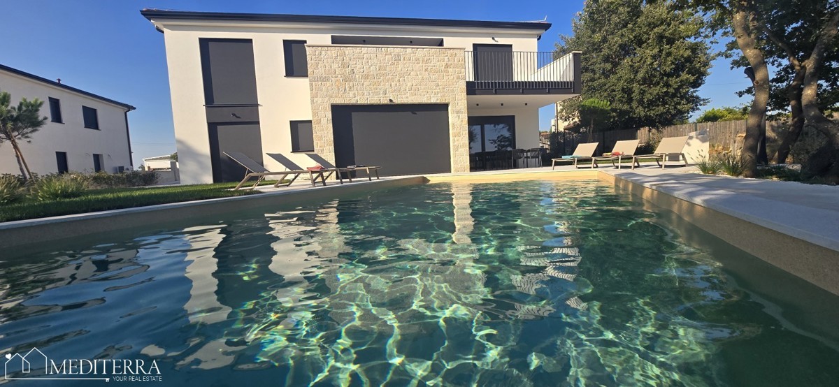 Villa di qualità costruita in una posizione tranquilla, Sveti Lovreč, Istria