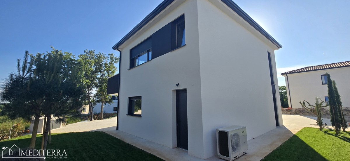 Villa di qualità costruita in una posizione tranquilla, Sveti Lovreč, Istria