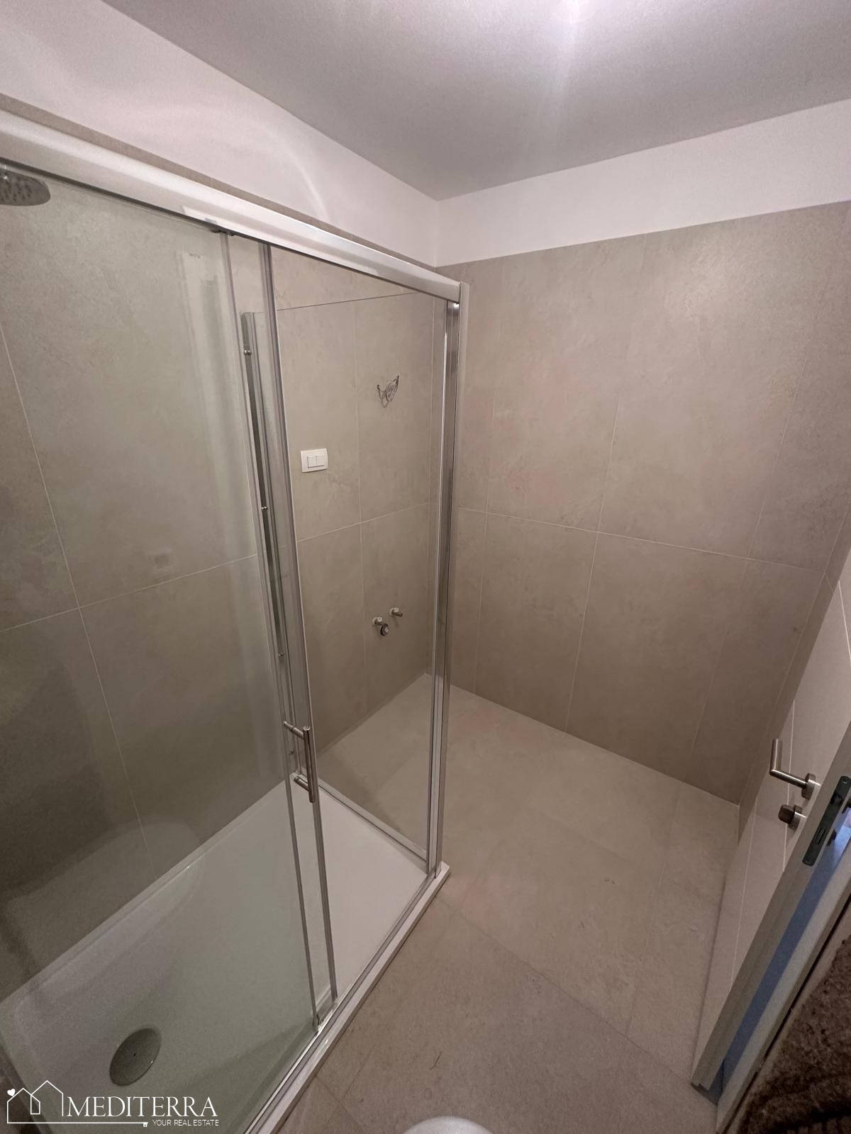 Appartamento al secondo piano di un nuovo edificio, a 500 m dal mare, Vabriga, Istria