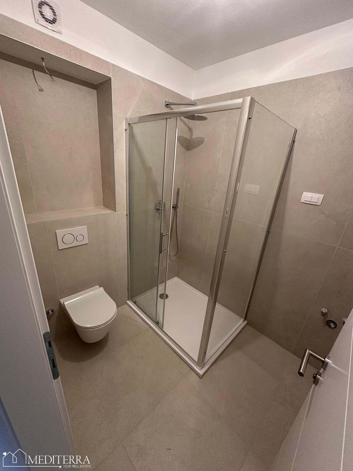 Appartamento al secondo piano di un nuovo edificio, a 500 m dal mare, Vabriga, Istria