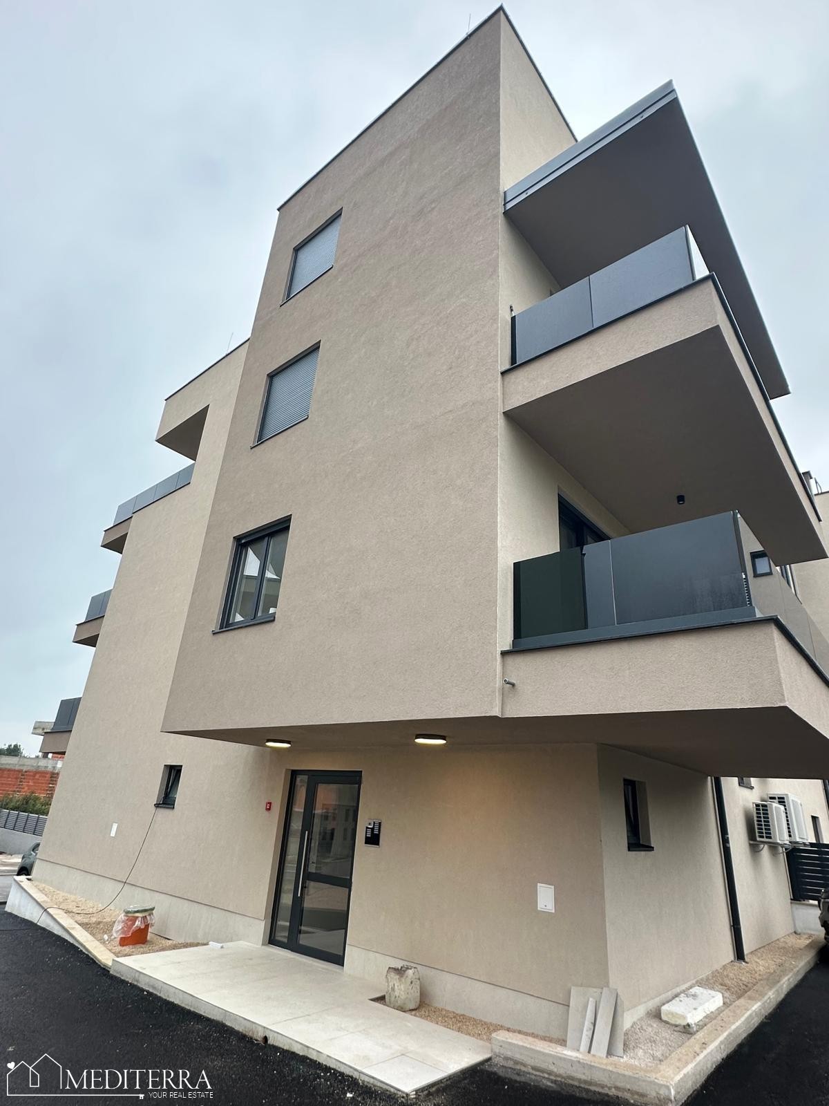 Appartamento al secondo piano di un nuovo edificio, a 500 m dal mare, Vabriga, Istria