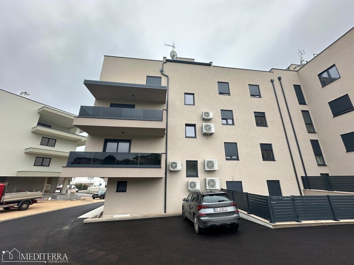Appartamento al secondo piano di un nuovo edificio, a 500 m dal mare, Vabriga, Istria