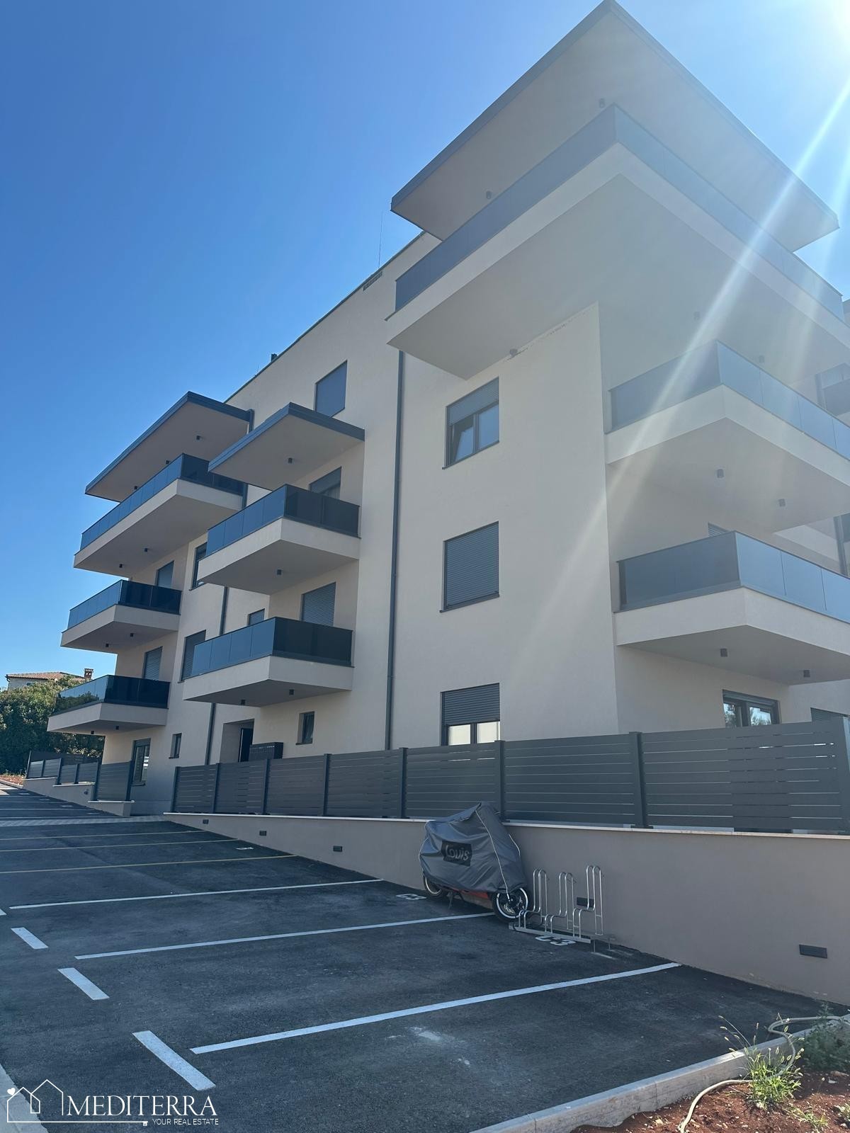 Appartamento al secondo piano di un nuovo edificio, a 800 m dal mare, Vabriga, Istria