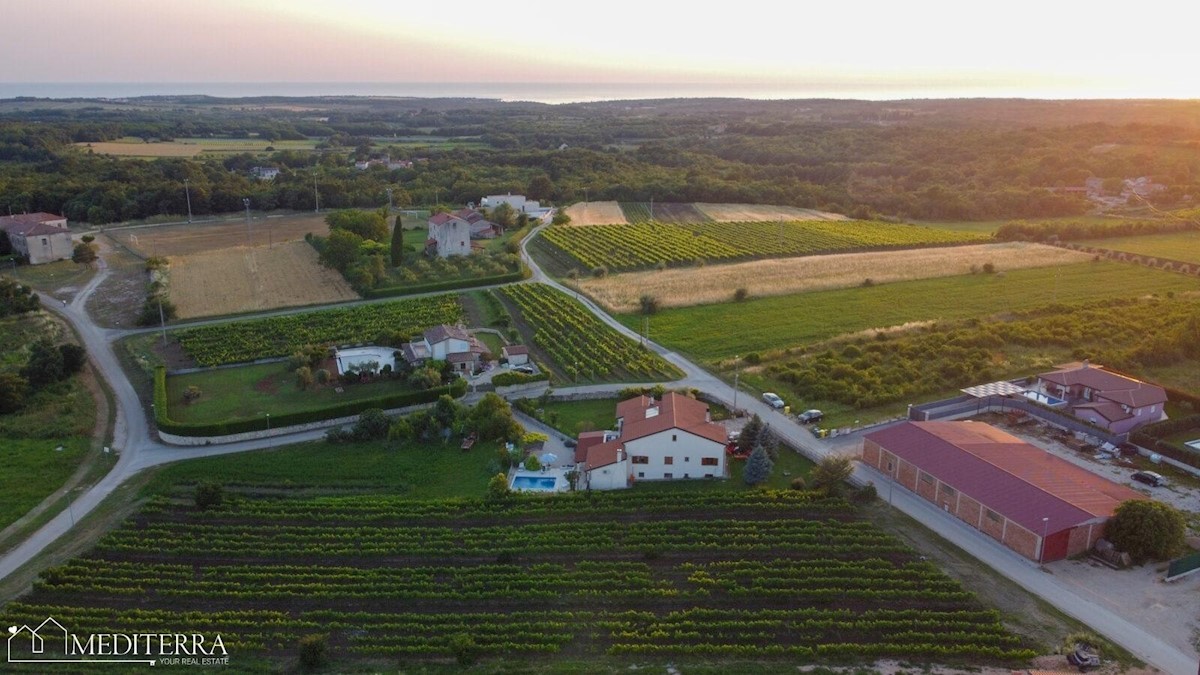 Duplex arredato con piscina a sfioro, a 7 km da Novigrad, Istria