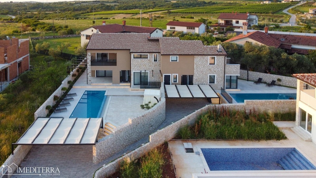 Duplex arredato con piscina a sfioro, a 7 km da Novigrad, Istria