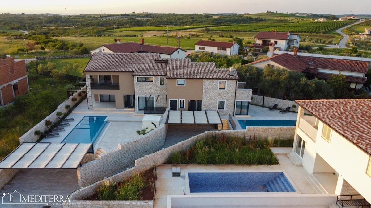 Duplex arredato con piscina a sfioro, a 7 km da Novigrad, Istria