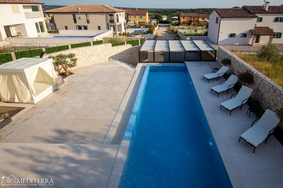 Duplex arredato con piscina a sfioro, a 7 km da Novigrad, Istria