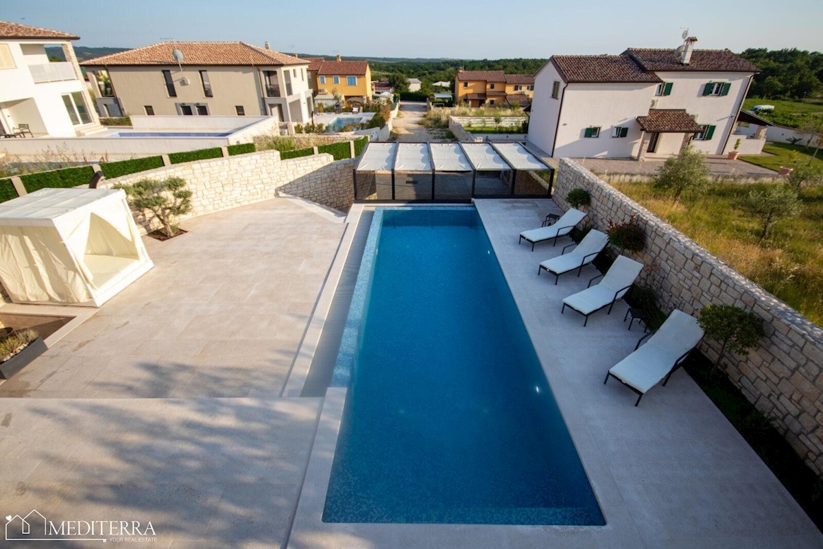 Duplex arredato con piscina a sfioro, a 7 km da Novigrad, Istria