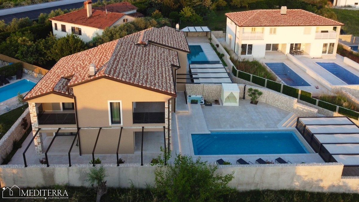 Duplex arredato con piscina a sfioro, a 7 km da Novigrad, Istria