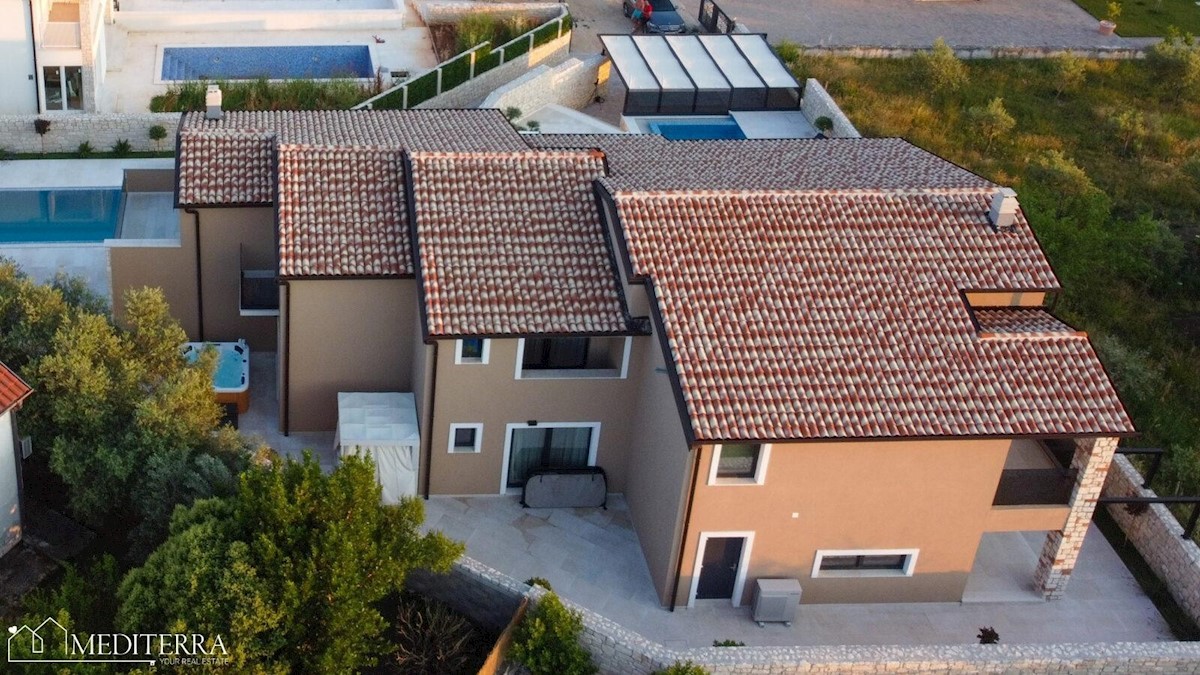 Villa duplex con piscina a sfioro, a 7 km da Novigrad, Istria