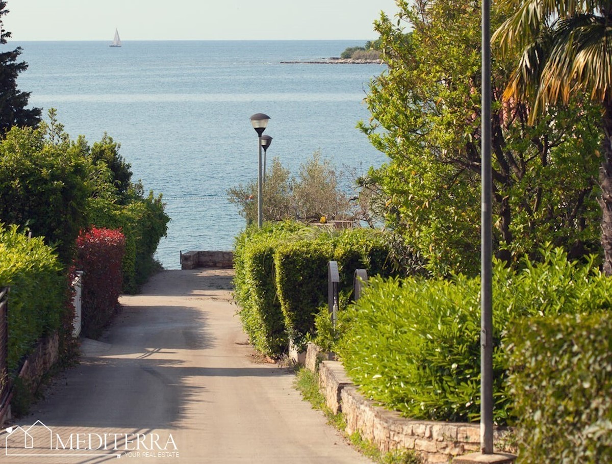 Casa a 50 metri dal mare in un'ottima posizione, Cittanova, Istria