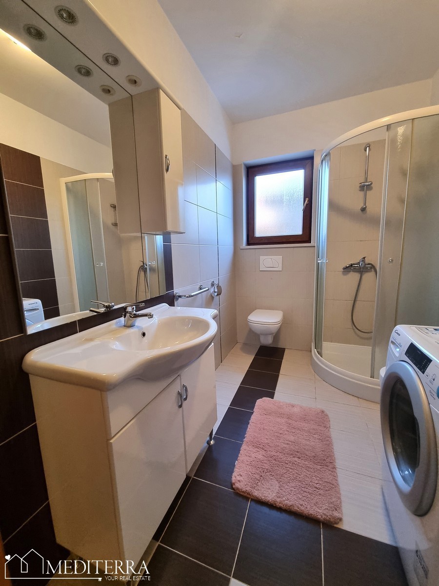 Appartamento al piano terra in ottima posizione, Novigrad, Istria